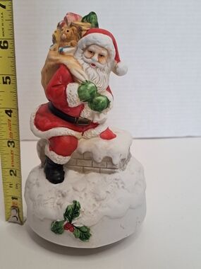 Vintage Silvestri Rooftop Santa Claus is Coming to Town Music Box Figurine
